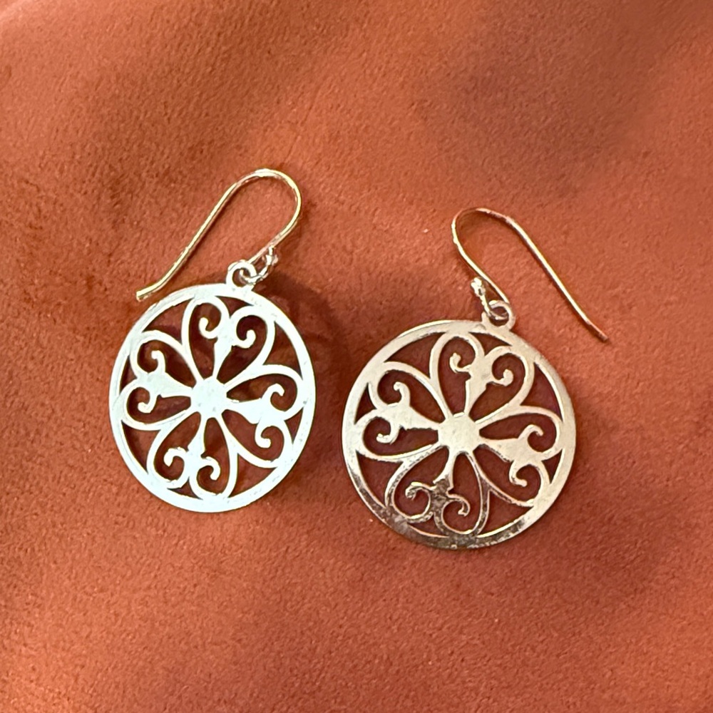 Elegant Gold Filigree Dangle Earrings